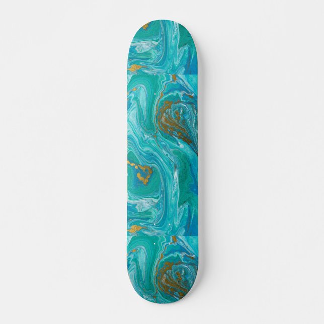 Türkis Skateboard (The skateboard is blue with gold accents.)