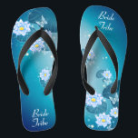Türkisblaues Blumenmuster Wedding Bribe Stamm Flip Flops<br><div class="desc">Dieses hübsche Blau zeichnet sich durch elegante Lotus-Blume im türkisblauen Farbverlauf aus. Sie sind ein unvergessliches Geschenk für die Mitglieder der Hochzeitsfeier: Brautstamm, Brautjungfrauen, Brautmutter, Trauzeugin... und ergänzen Ihren Hochzeitstag, Ihren Junggeselinnen-Abschied oder andere Feierlichkeiten mit einem stilvollen Glamour. Strich Anpassen Sie es mit Ihrer Formulierung durch die Vorlagenfelder. Wenn Sie...</div>