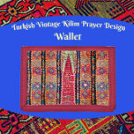 Türkisch Vintag Kilim Prayer Rug Design Tri-fold Geldbeutel<br><div class="desc">Dieses farbenfrohe Stammesdesign stammt aus einem original handgewebten und zeitlosen Vintagen Kilim-Gebetsteppich. Der Kilim wurde in der Türkei mit pflanzlichen Farbstoffen und handgesponnener Wolle gewebt. Die Farbtöne sind lebendige Blues,  dunkelmarineblau,  rosa,  orange und weiß. Das einzigartige Design funktioniert wunderschön auf dieser Brieftasche.</div>
