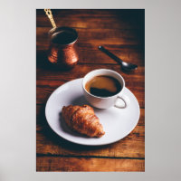 Türkischer Kaffee und frisch Croissant