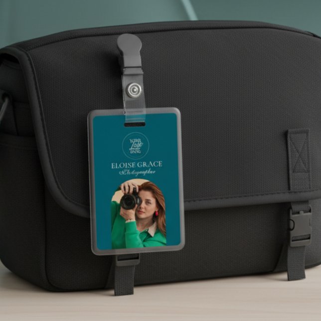 Türkises Modernes Logo Foto Fotograf Badge Ausweis (This modern business ID tag features a headshot photo and logo!)