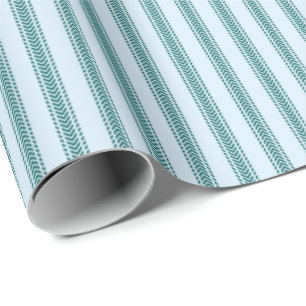 Türkisfarbene Chevron-Häkchenstreifen auf Eisblau Geschenkpapier