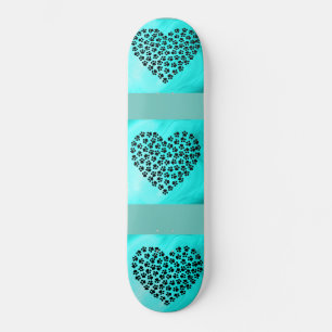 Türkisfarbene Herzen Skateboard. Skateboard