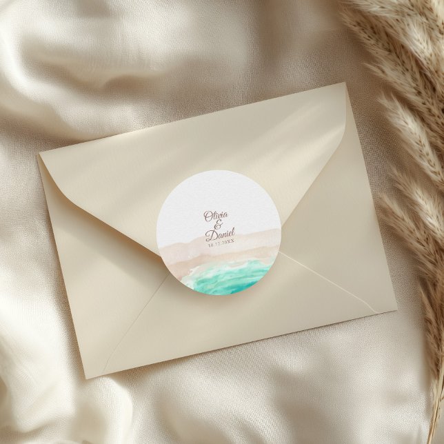 Türkisfarbener Sandstrand Hochzeit Runder Aufkleber (Watercolor Turquoise Sandy Beach Wedding Classic Round Sticker on a wedding envelope.)