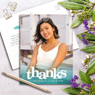 Türkisfarbenes Abschlussfoto fettgedruckt danke Postkarte