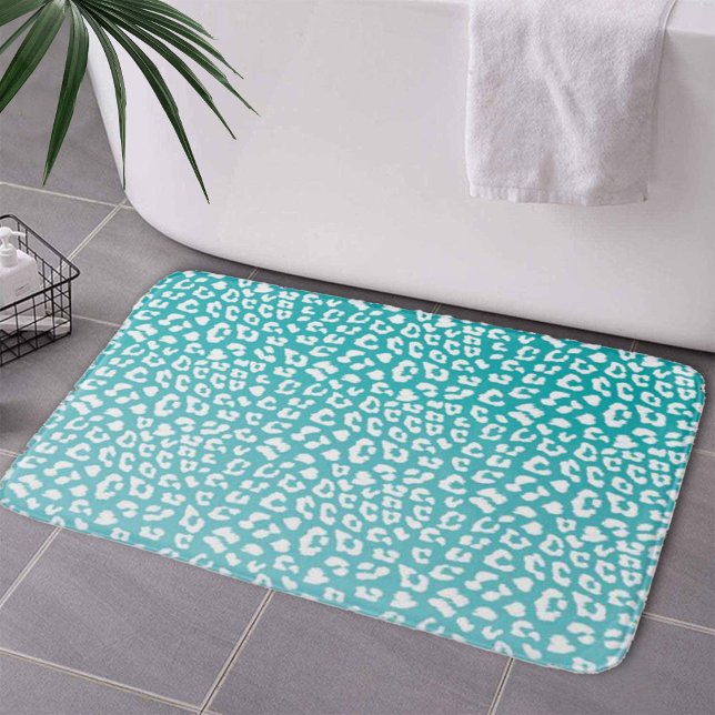 Türkisfarbenes Leopard-Druckmuster Badematte (Turquoise Leopard Print Pattern Bath Mat by Looly Elzayat
)