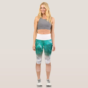 türkisfarbenes Wasser am Strand Sandstrand Capri Leggings