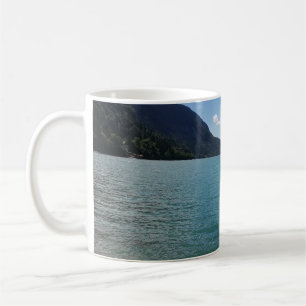 Türkisgrüner See zwischen Bergen - Fotografie Kaffeetasse