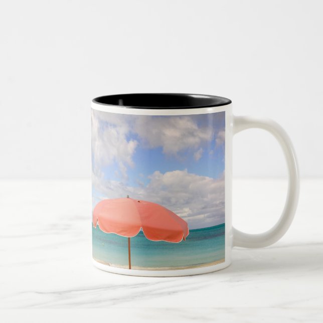 Turks und Caicos, Providenciales Island, Grace Zweifarbige Tasse (Rechts)