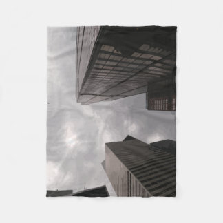 Turm in der Stadt. Fleecedecke