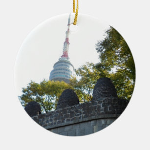 Turm Seouls Namsan durch die Leuchtfeuer Keramik Ornament