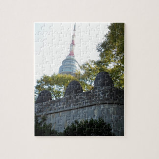 Turm Seouls Namsan durch die Leuchtfeuer Puzzle