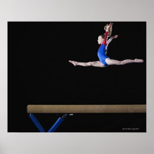 Turnast (9-10) springen auf Balancestrahl 2 Poster