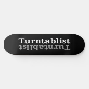 Turntablist ʇ sılqʇ uɹ n skateboard