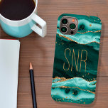 Turquoise Agate Geode Monogram Name Gold Glitzer Case-Mate iPhone 14 Hülle<br><div class="desc">Elegante, stilvolle personalisierte Handy-Gehäuse mit türkisfarbenem aquamarinen Age, geode und Marmor mit Imitaten Gold Glitzer mit einem Monogramm, Initialen oder Namen in einem bearbeitbaren modernen Schriftart Stil in Gold. OPTIONEN: Das Beispiel wird auf einem iPhone 14 Barely There Gehäuse Stil angezeigt - andere Telefonmodelle und Gehäusetypen sind auf der Bestellseite...</div>
