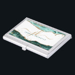 Turquoise Agate Geode Script Monogram Gold Glitzer Visitenkarten Dose<br><div class="desc">Moderner, stilvoller beruflicher Visitenkartenhalter mit türkisfarbenen, aquamarinen Agaten und Imitaten goldene Glitzer-Venen und Akzente personalisiert mit extravaganten Kalligraphie-Skript-Monogramm-Initialen. HILFE: Für Hilfe bei Designänderungen oder Personalisierungen, Farbänderungen, der Übertragung des Designs auf ein anderes Produkt oder der Koordination von Gegenständen, wenden Sie sich bitte an den Designer, bevor Sie über den Zazzle...</div>