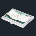 Turquoise Agate Geode Script Monogram Gold Glitzer Visitenkarten Dose<br><div class="desc">Moderner, stilvoller beruflicher Visitenkartenhalter mit türkisfarbenen, aquamarinen Agaten und Imitaten goldene Glitzer-Venen und Akzente personalisiert mit extravaganten Kalligraphie-Skript-Monogramm-Initialen. HILFE: Für Hilfe bei Designänderungen oder Personalisierungen, Farbänderungen, der Übertragung des Designs auf ein anderes Produkt oder der Koordination von Gegenständen, wenden Sie sich bitte an den Designer, bevor Sie über den Zazzle...</div>