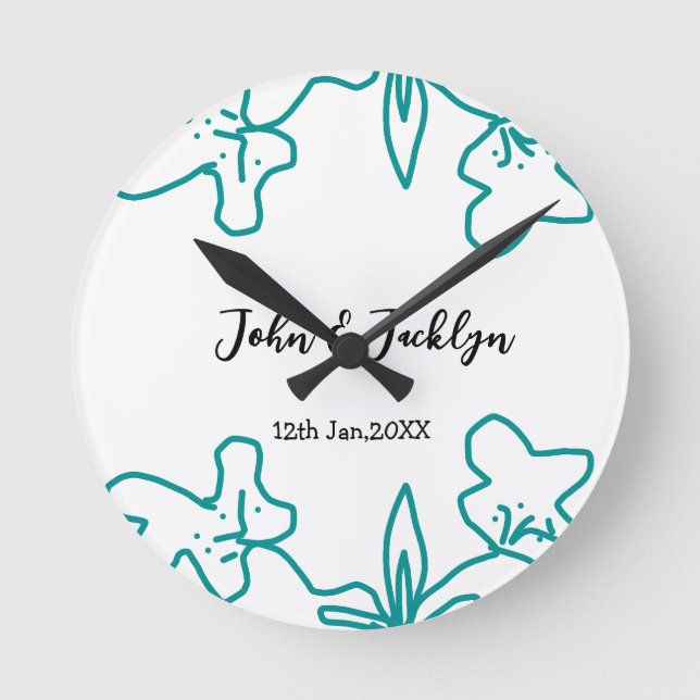 Turquoise blue wedding couple name date flstylish  runde wanduhr (Vorderseite)