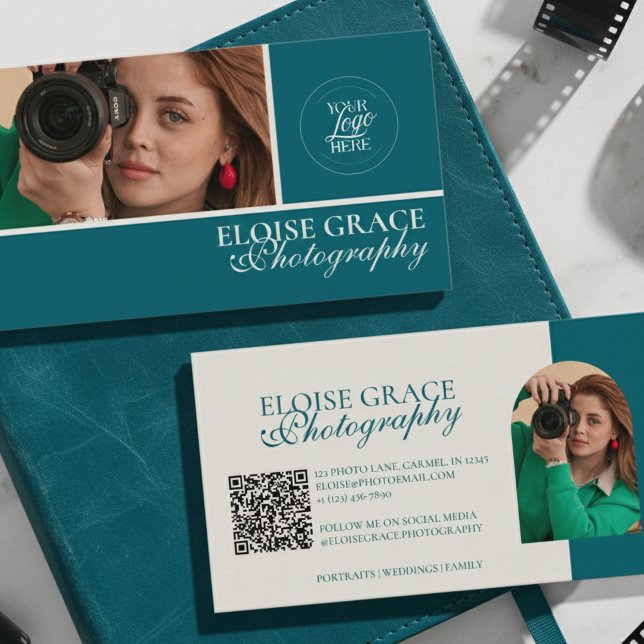 Turquoise Modern Photo Photographer QR Code Visitenkarte (This modern business card features horizontal headshot photo and qr code!)