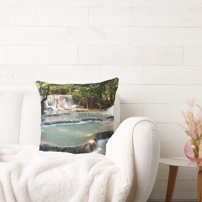 Turquoise shard at Tat Kuang Si Kissen (Liege)