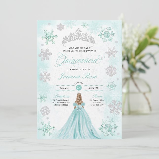 Turquoise Winter Wonderland Snowflake Quinceanera Einladung (Stehend Vorderseite)