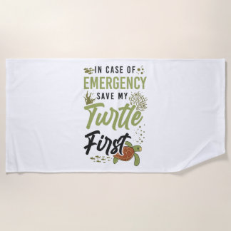 Turtelschildkröte im Fall Strandtuch