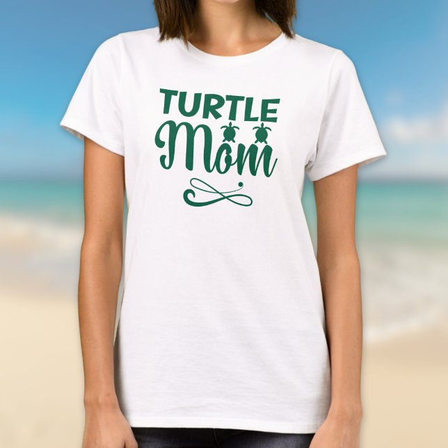 Turtle Mom Environmental Beach Theme T-Shirt (Von Creator hochgeladen)