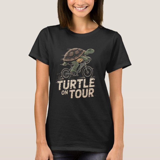 Turtle on Tour Funny Biking Turtle Cycling T-Shirt (Vorderseite)