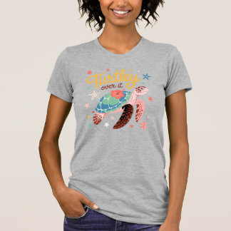 Turtley Over It Süße Meeresschildkröte Tropisches T-Shirt