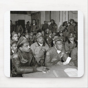 Tuskegee Airmen beim Briefing des Zweiten Weltkrie Mousepad