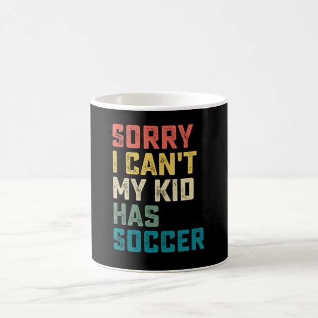 Tut mir leid, ich kann mein Kind nicht mit Fußball Kaffeetasse (Mittel)