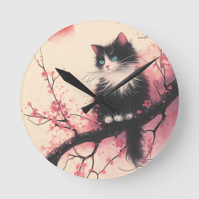 Tuxedo Cat auf Cherry Blossom Japanisch Ästhetik Runde Wanduhr (Vorderseite)