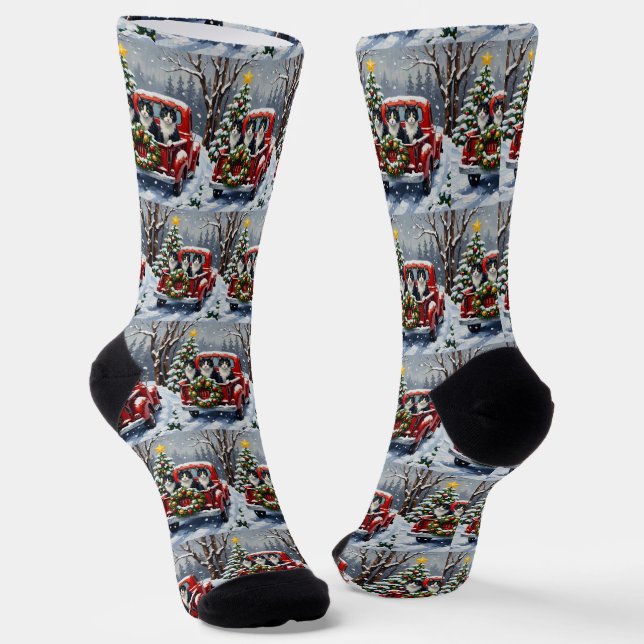 Tuxedo Cat Christmas Red Truck Holiday Socken (Gewinkelt)