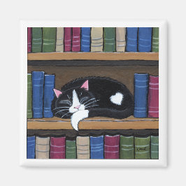 Tuxedo Cat Sleeping auf der virtuellen Bibliothek  Magnet