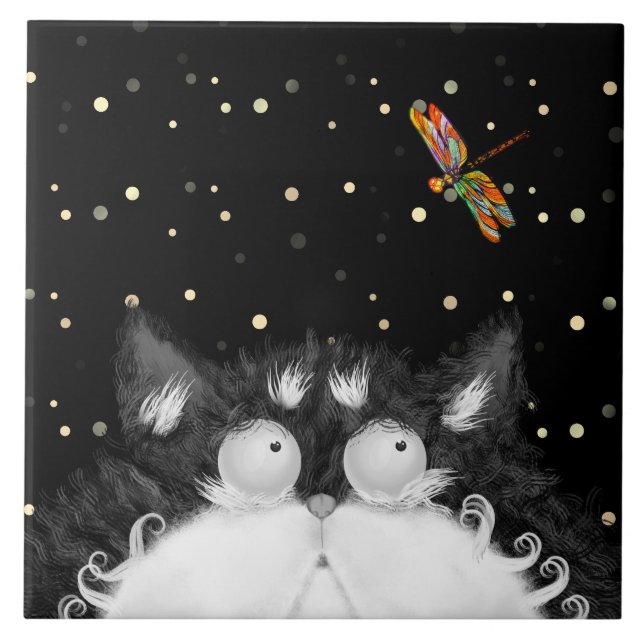 Tuxedo Cat überrascht von Dragonfly Fliese (Vorderseite)