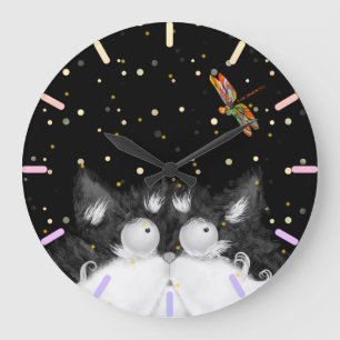 Tuxedo Cat überrascht von Dragonfly Große Wanduhr