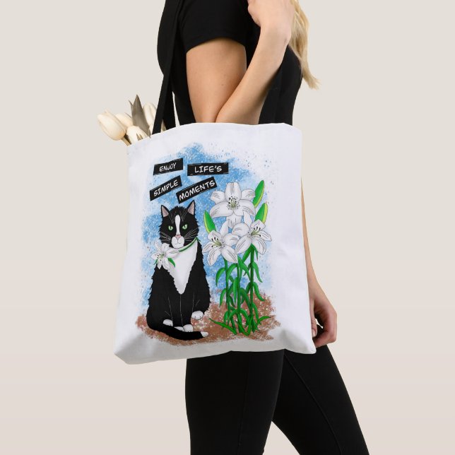 Tuxedo Cat und Lilies | Inspiration Zitat (Von Nahem)