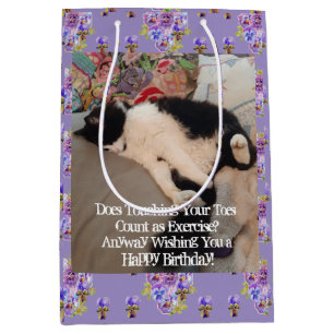 Tuxedo-Katze Alles Gute zum Geburtstag Berührende Mittlere Geschenktüte