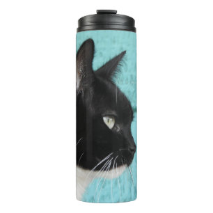 Tuxedo-Katze auf Türkis Thermosbecher