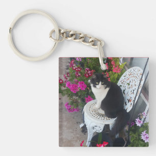 Tuxedo-Katze süß mit hübschen Blumen schwarze Katz Schlüsselanhänger