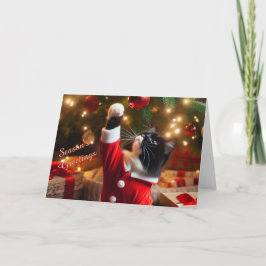 Tuxedo Katzenspiel mit Weihnachtsball auf Baumkart Feiertagskarte