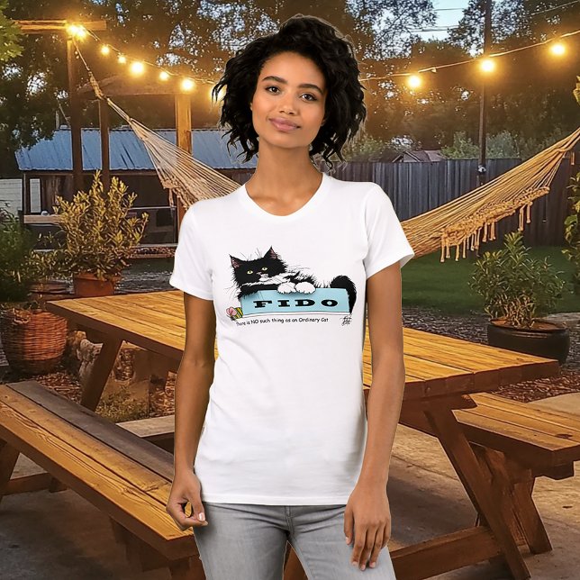 Tuxedo Kitten Dogs Bowl T-Shirt (Von Creator hochgeladen)