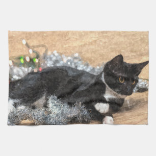 Tuxedo Kitten Tinsel und Lights Painterly Geschirrtuch