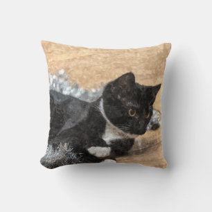 Tuxedo Kitten Tinsel und Lights Painterly Kissen