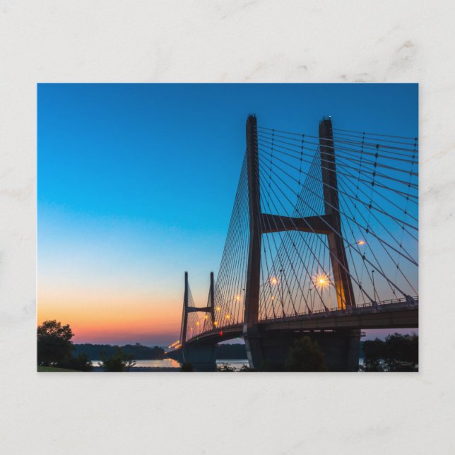 Twilight auf Bill Emerson Bridge Postkarte (Vorderseite)