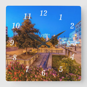 Twilight auf der Wall-Uhr des Park Central Square Quadratische Wanduhr