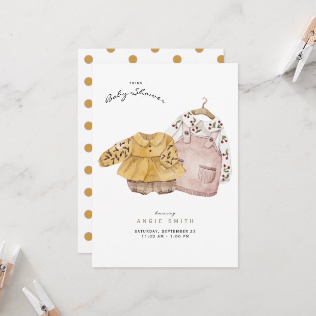 Twin Girls Niedlich Clothes Kinderdusche Einladung (Vorderseite/Rückseite Beispiel)