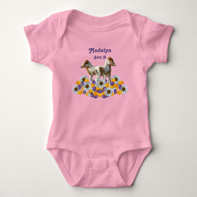 Twin Ponies Baby A mit Namen Strampler (Vorderseite)