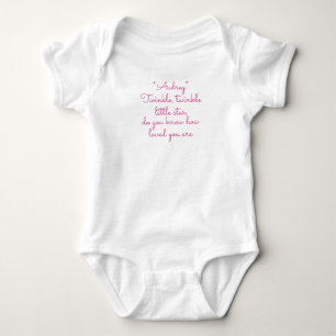 Twinkl-Babybodysuit mit Monogramm Baby Strampler