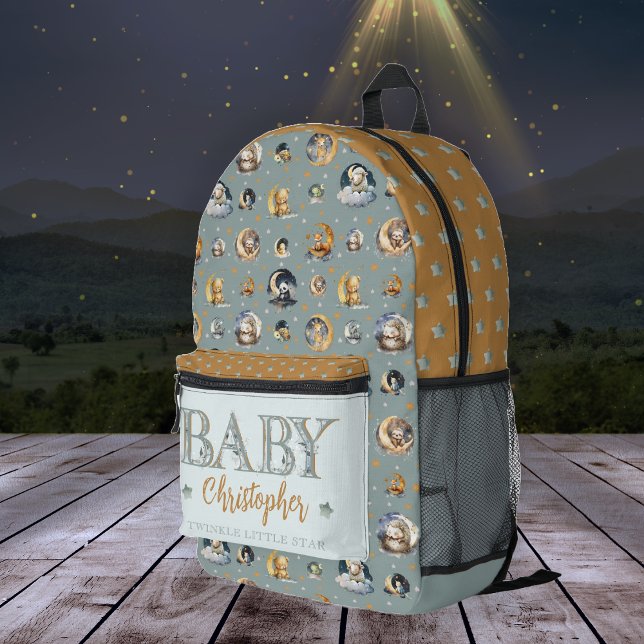 Twinkle Little Star Animal Muster Boy Baby Name Bedruckter Rucksack (Twinkle Little Star Animal and Stars Pattern Boy Name "Baby" Diaper Bag | Backpack - Med. Dusky Blue)